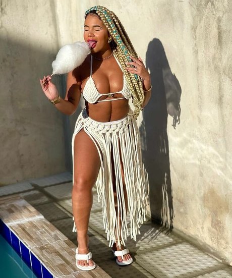 Dani Costa nude actress picture