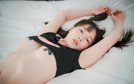 Piamodel X Djawa erotic actress pic