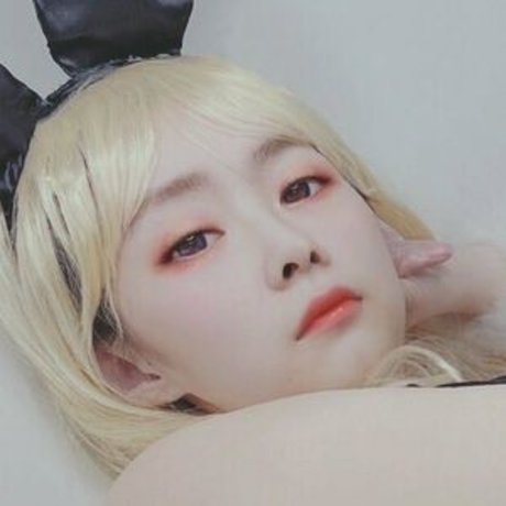 Xiao Tun Shen model nude photo