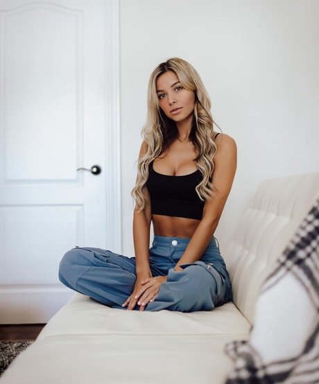 Franceska Fournier model sexy pics