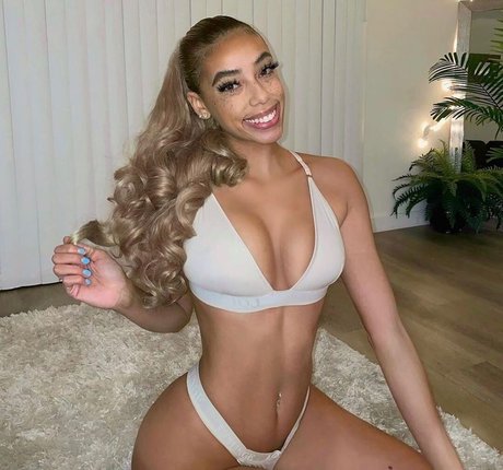 Alysse Joyner star porn photos