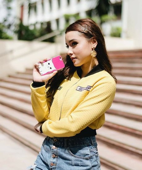 Sarah Carlos pretty actress galleries