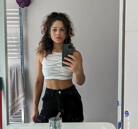 Moya Lothian McLean star hd pictures