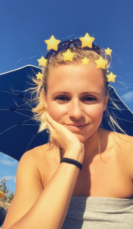 Julia Simic model pretty photos