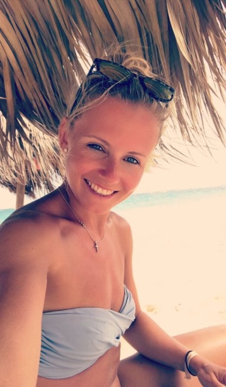 Julia Simic sexy actress photos