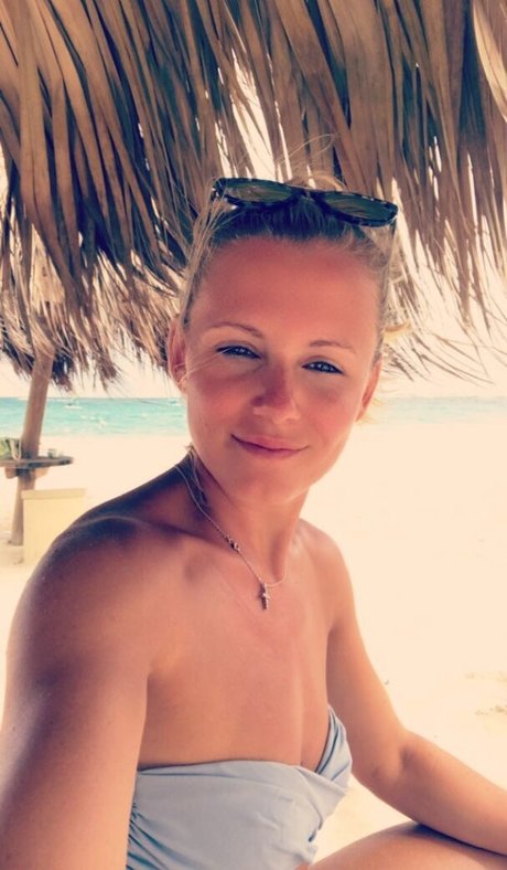 Julia Simic star exclusive img