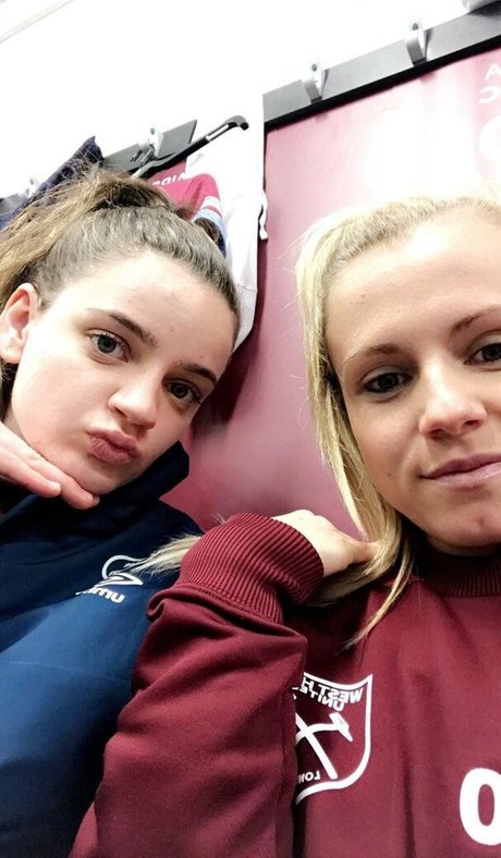 Julia Simic model porn photo