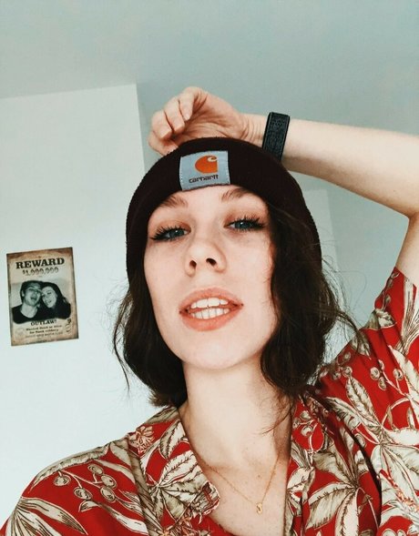 Ellbat pornstar xxx pic