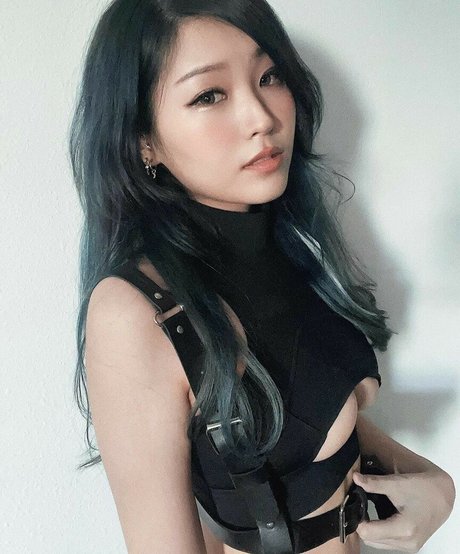 YoonHyoonAikuros nice pornstar galleries