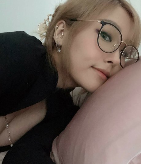 YoonHyoonAikuros nice model gallery