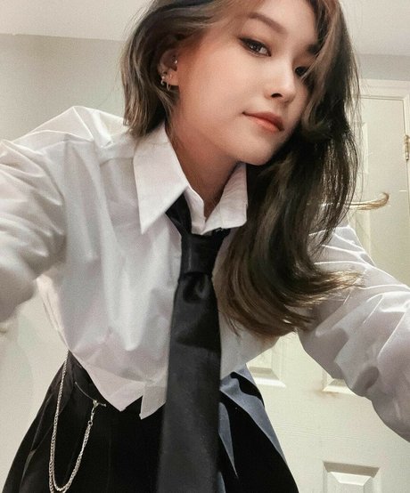YoonHyoonAikuros nice actress picture
