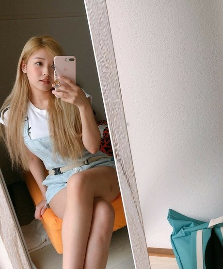 YoonHyoonAikuros art actress pic