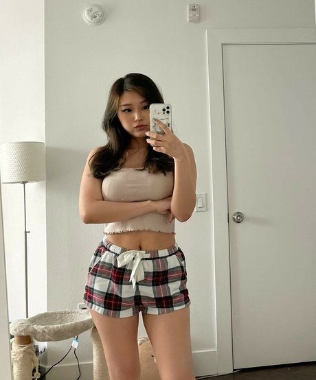 YoonHyoonAikuros model porn pictures