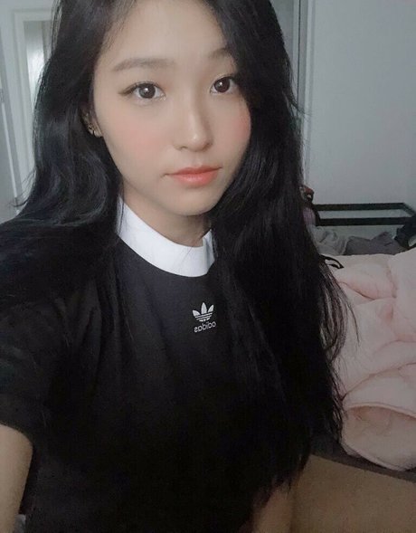 YoonHyoonAikuros nudes star image