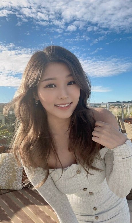 YoonHyoonAikuros pornstar exclusive images