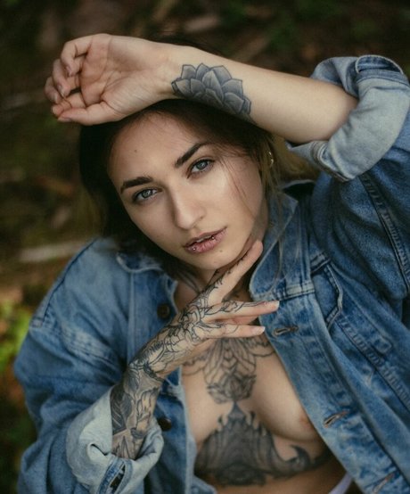 pandatylr model naked photos