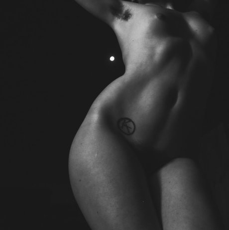 _creature feature art model galleries