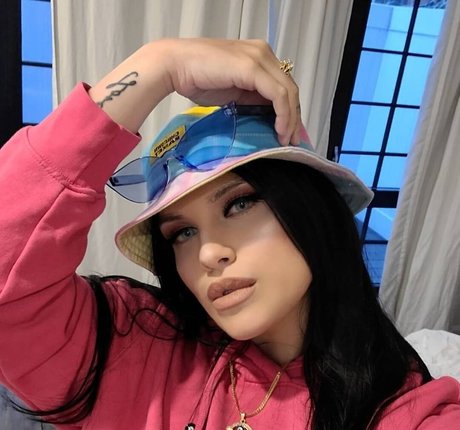 Alyssa Tognetti pornographic model img