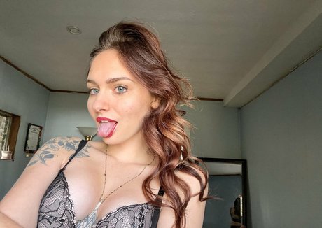 Stfuhales adult actress picture