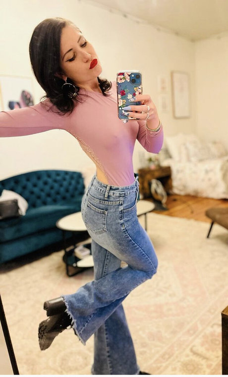 Keanu C Thompson model nude photos