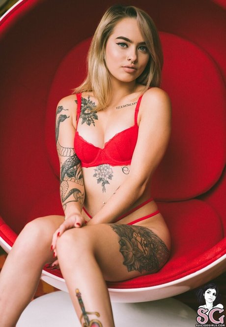 Vyne nude model image