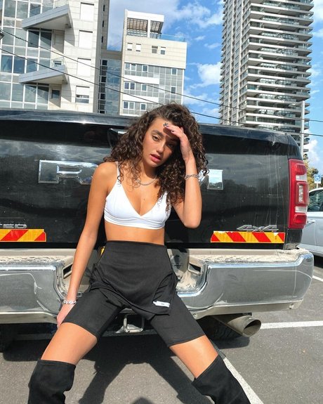 Liraz Nomdar exclusive pornstar images