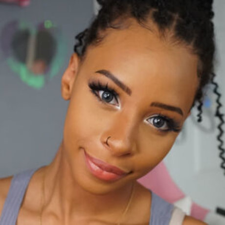 Ahquamarine model pretty pic