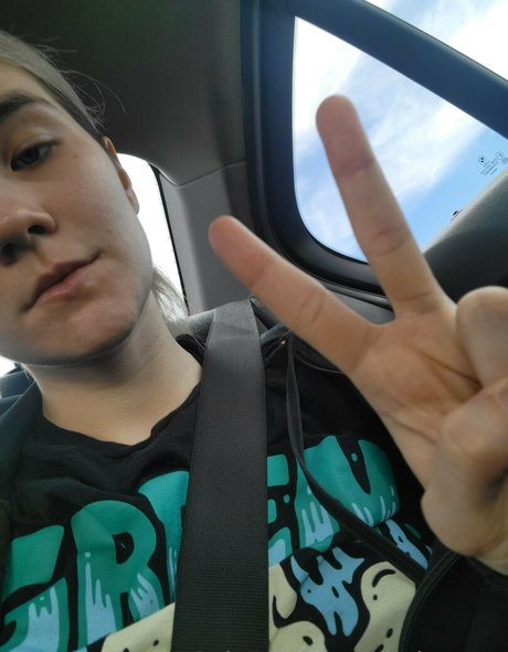 adalindgrayxo art model photos