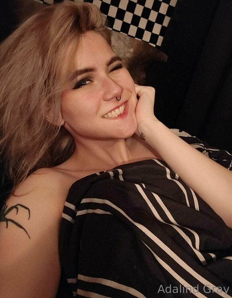 adalindgrayxo model top photo