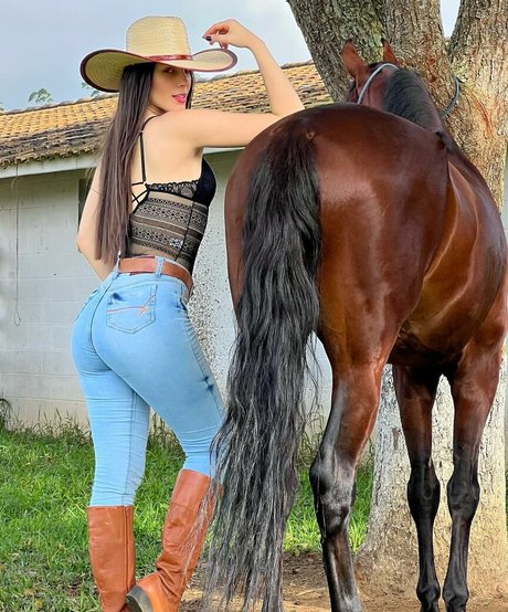 Geandra Bazzanella naked pornstar galleries