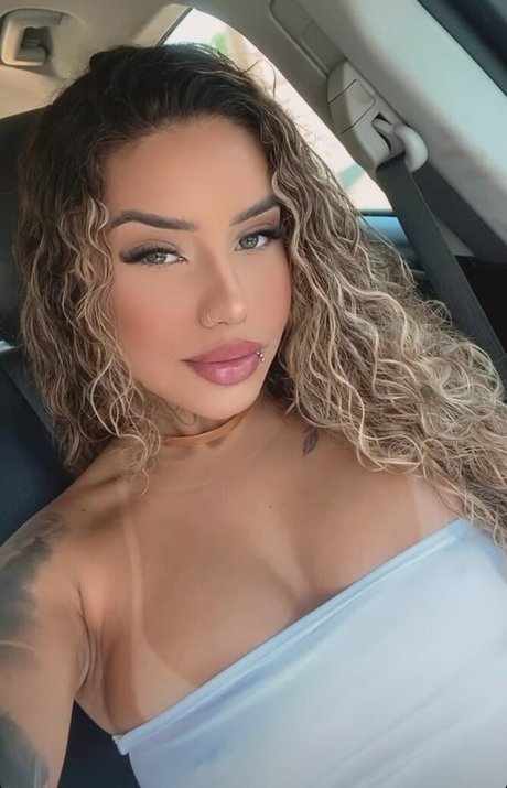 Muito Linda pornstar images