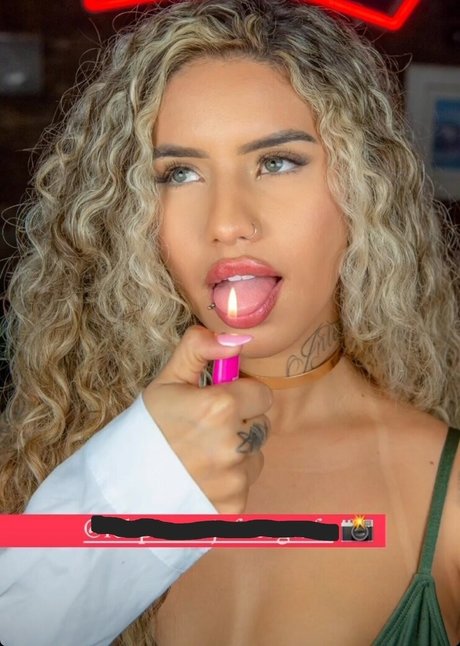 Muito Linda top star pic