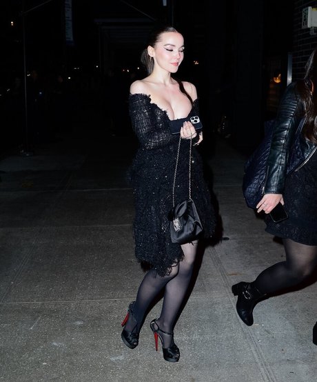 Dove Cameron star free img