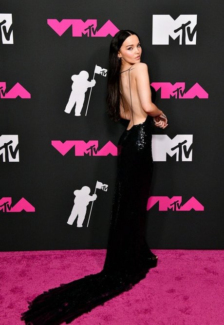 Dove Cameron naked model img