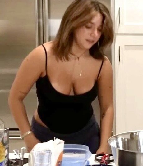 Mackenzie Ziegler nice pornstar pic