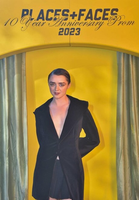 Maisie Williams model sexy gallery