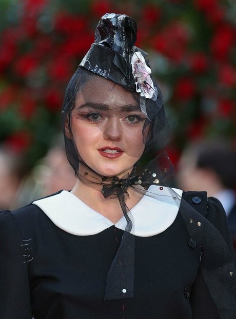 Maisie Williams pornstar hot pictures