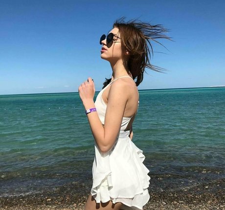 tessie v beautiful star photo