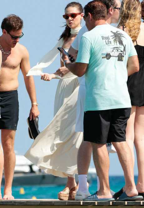 Nicola Peltz pretty pornstar pictures