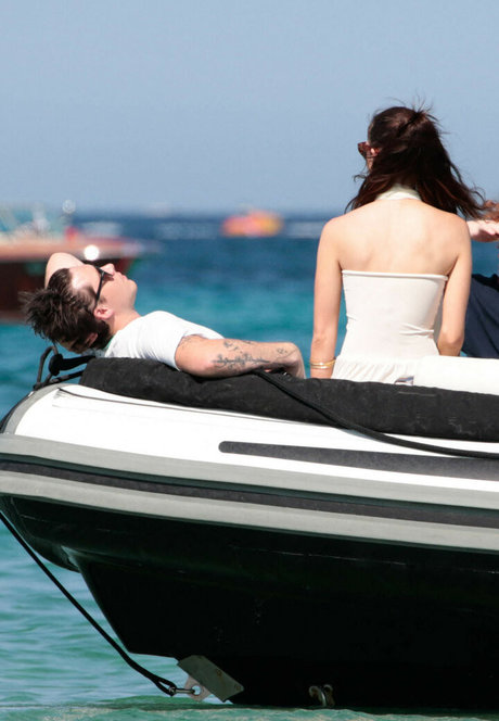 Nicola Peltz nice model photos