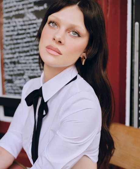 Nicola Peltz hd model img