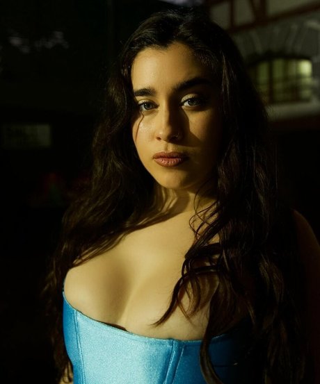 Lauren Jauregui beautiful star img