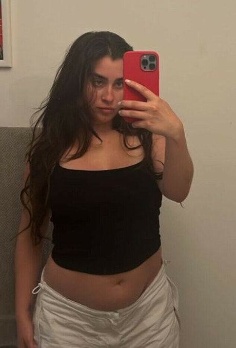 Lauren Jauregui pretty actress pic