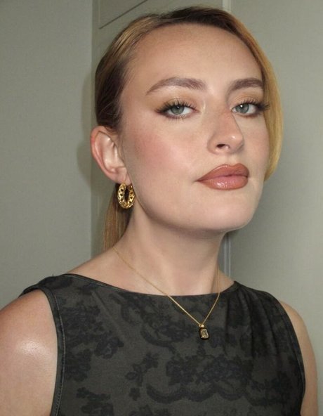 Amelia Dimoldenberg pornstar adult photo