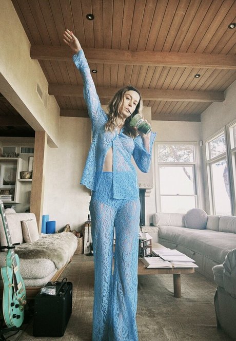 Brie Larson model nude gallery