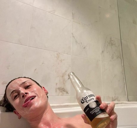 Brie Larson sexy model gallery