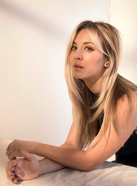 Kaley Cuoco porn model gallery