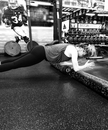 Kaley Cuoco pornstar beautiful archive