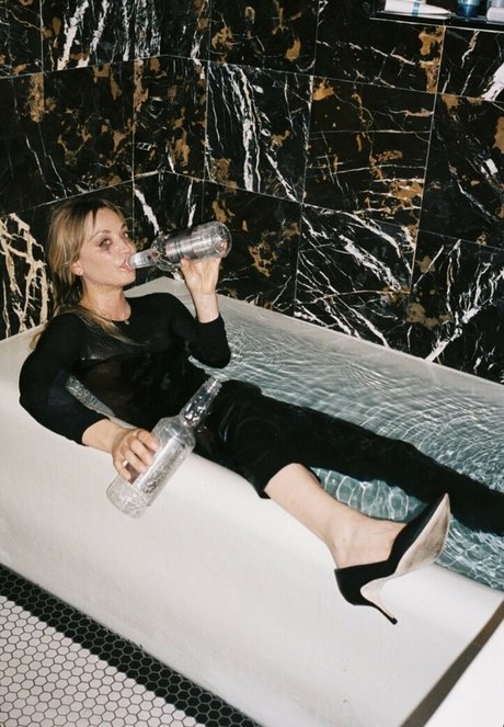 Kaley Cuoco model nice img