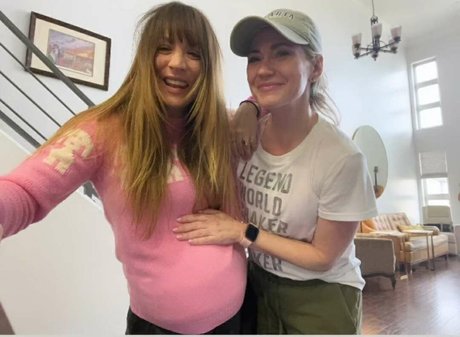 Kaley Cuoco star naked photo